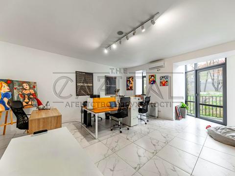 комерційна за адресою Болсуновська вул. (Сергія Струтинського), 1