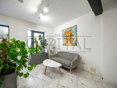 комерційна за адресою Болсуновська вул. (Сергія Струтинського), 1