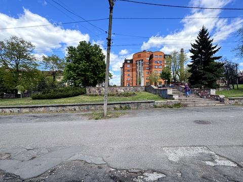 комерційна за адресою Глінки вул., 4б