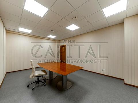 комерційна за адресою Ділова вул. (Димитрова), 4