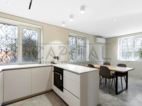 будинок за адресою с. Вишеньки, абрикосова, 1