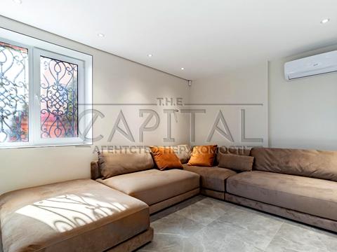 будинок за адресою с. Вишеньки, абрикосова, 1