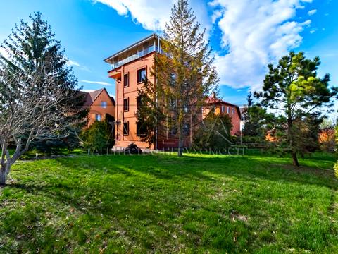 будинок за адресою с. Вишеньки, абрикосова, 1