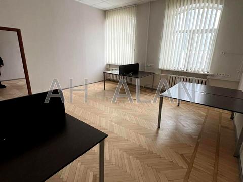 комерційна за адресою Січових Стрільців вул. (Артема), 77