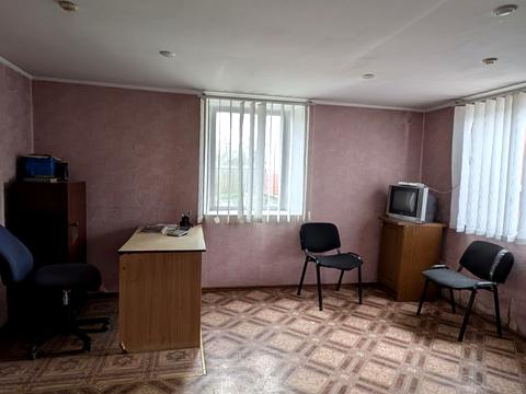 комерційна за адресою Захисників України, 1В