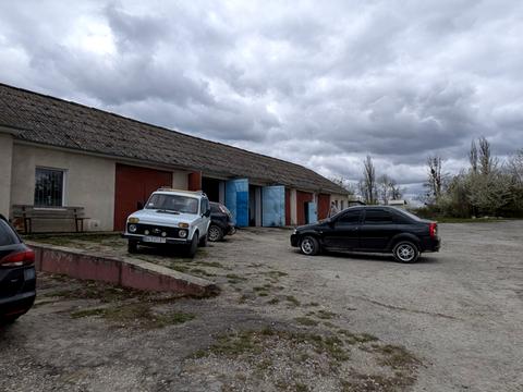комерційна за адресою Захисників України, 1В