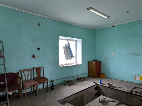 комерційна за адресою Захисників України, 1В