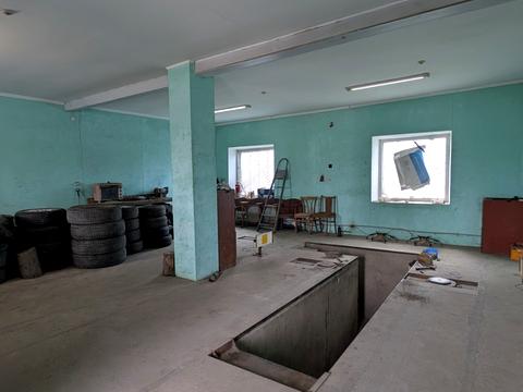 комерційна за адресою Захисників України, 1В