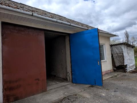 комерційна за адресою Захисників України, 1В