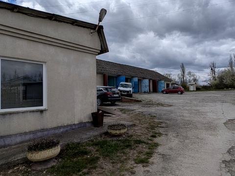 комерційна за адресою Захисників України, 1В