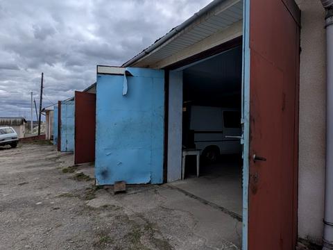 комерційна за адресою Захисників України, 1В