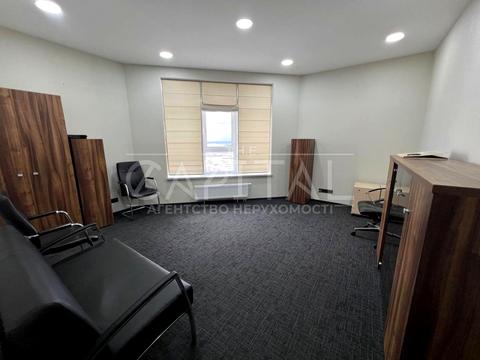 комерційна за адресою Кловський узвіз, 7а