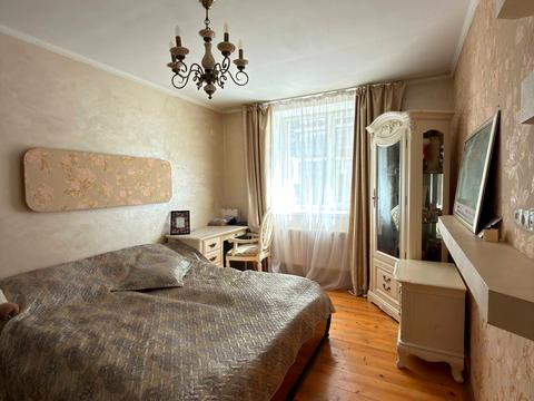 квартира за адресою Хотинська вул., 12
