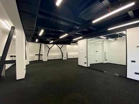 комерційна за адресою Шпитальна вул., 1