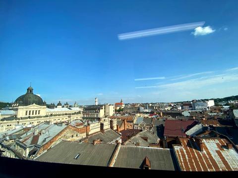 комерційна за адресою Шпитальна вул., 1