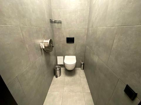 комерційна за адресою Шпитальна вул., 1