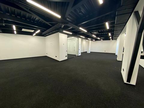 комерційна за адресою Шпитальна вул., 1