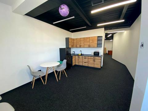 комерційна за адресою Шпитальна вул., 1