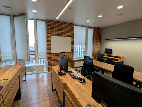 коммерческая по адресу Днепровская набережная ул., 18-Б