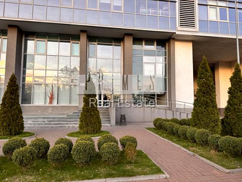 комерційна за адресою Дарницький бульв., 8-В