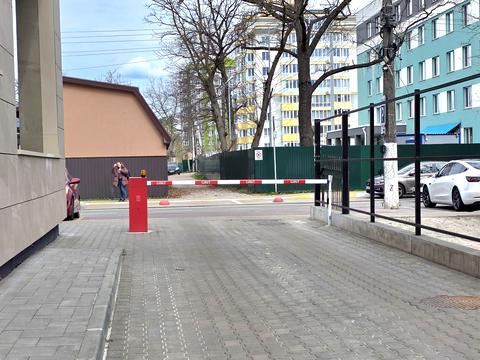 комерційна за адресою Садова вул., 33