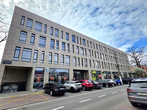 комерційна за адресою Садова вул., 33