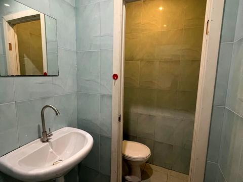 комерційна за адресою Святошинська вул., 18