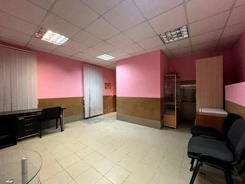 комерційна за адресою Святошинська вул., 18