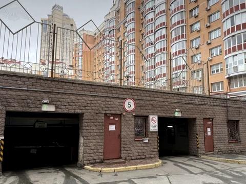 паркомісце за адресою Володимира Івасюка просп. (Героїв Сталінграду), 4