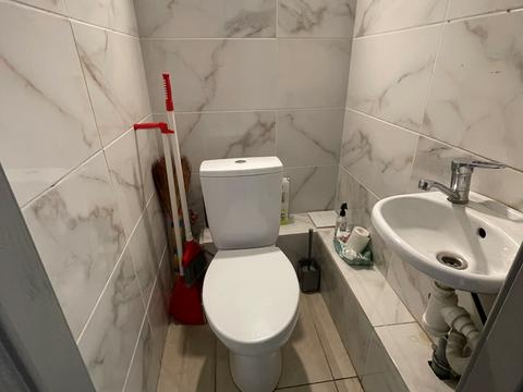 комерційна за адресою Межигірська вул., 56/50