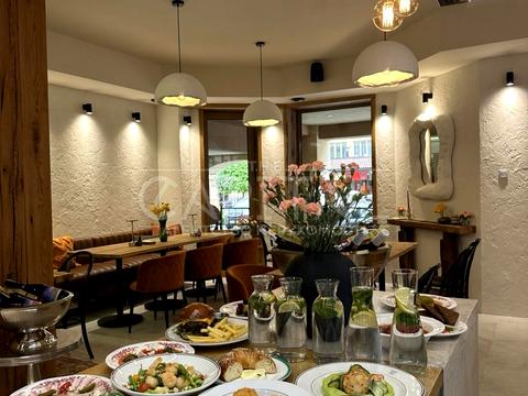 комерційна за адресою Лесі Українки вул., 11