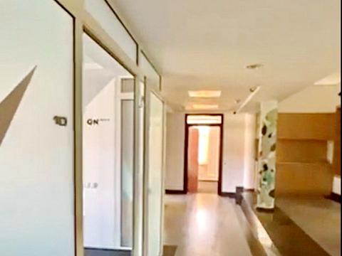 комерційна за адресою Володимирська вул., 77