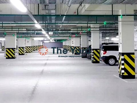 паркомісце за адресою Андрія Верхогляда вул. (Михайла Драгомирова), 17-Б