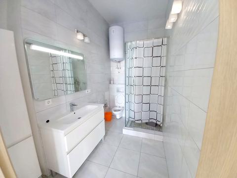 коммерческая по адресу Вице-адмирала Жукова пер., 17/19