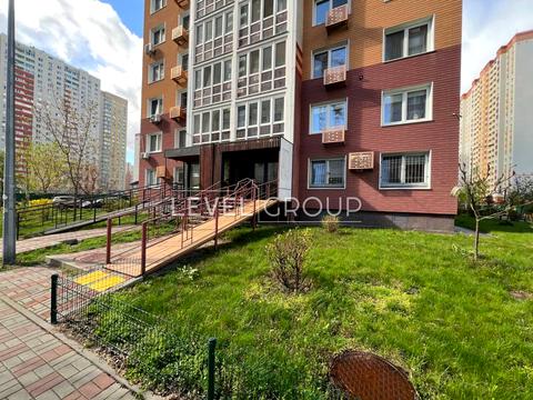 комерційна за адресою Софії Русової вул., 7-Г