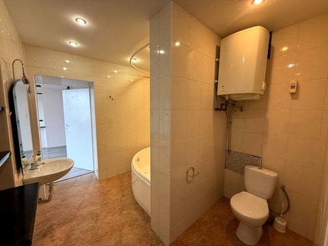 квартира за адресою Старонаводницька вул., 8