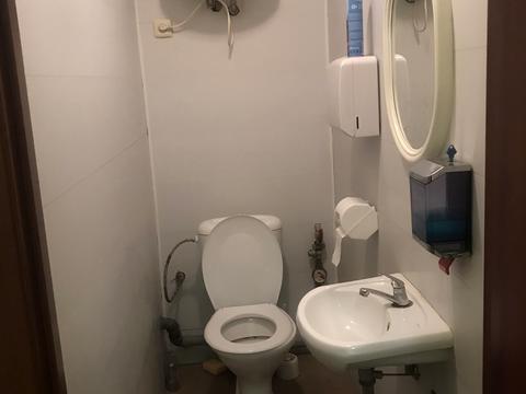 комерційна за адресою Будівельників вул., 2