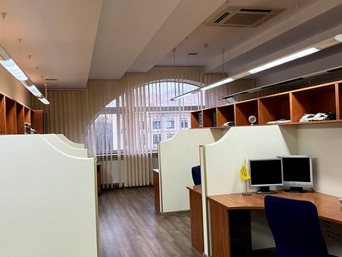 комерційна за адресою Хрещатик вул., 10-Б