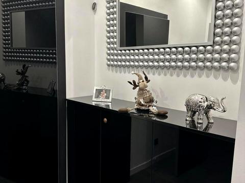 будинок за адресою Коновальця, 1