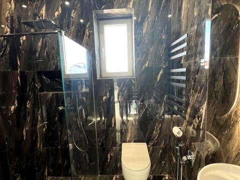 будинок за адресою Коновальця, 1