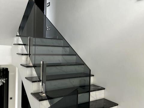 будинок за адресою Коновальця, 1