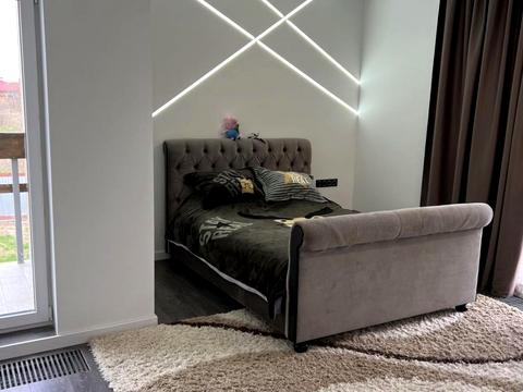 будинок за адресою Коновальця, 1