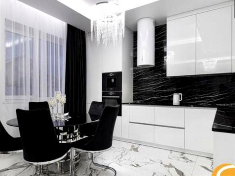 будинок за адресою Коновальця, 1