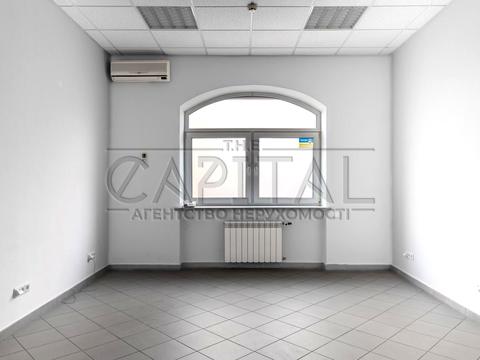 комерційна за адресою Турівська вул., 29