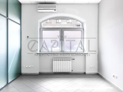 комерційна за адресою Турівська вул., 29