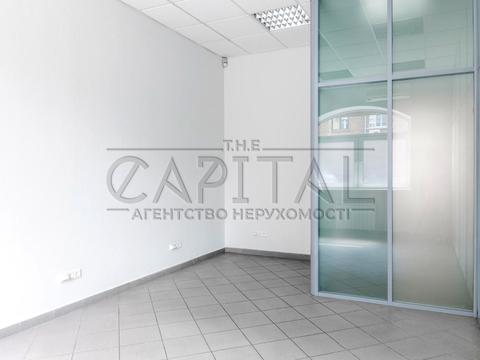 комерційна за адресою Турівська вул., 29