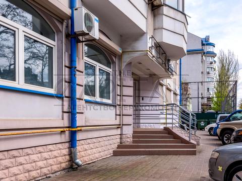 комерційна за адресою Турівська вул., 29