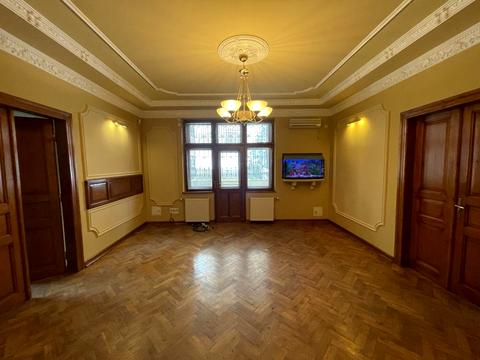 комерційна за адресою Клепарівська вул., 21