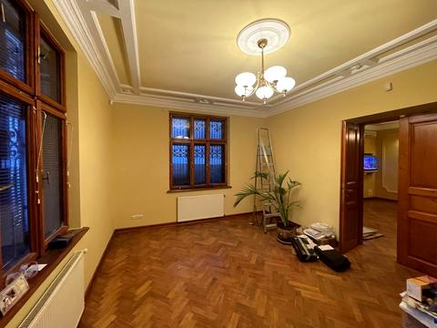 комерційна за адресою Клепарівська вул., 21