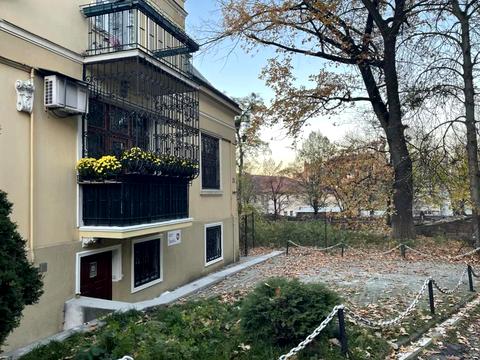 комерційна за адресою Клепарівська вул., 21